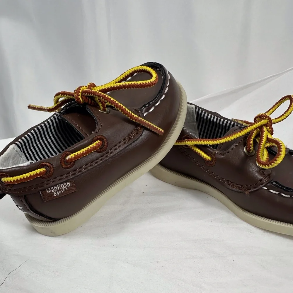 Oshkosh loafers size 5 children’s